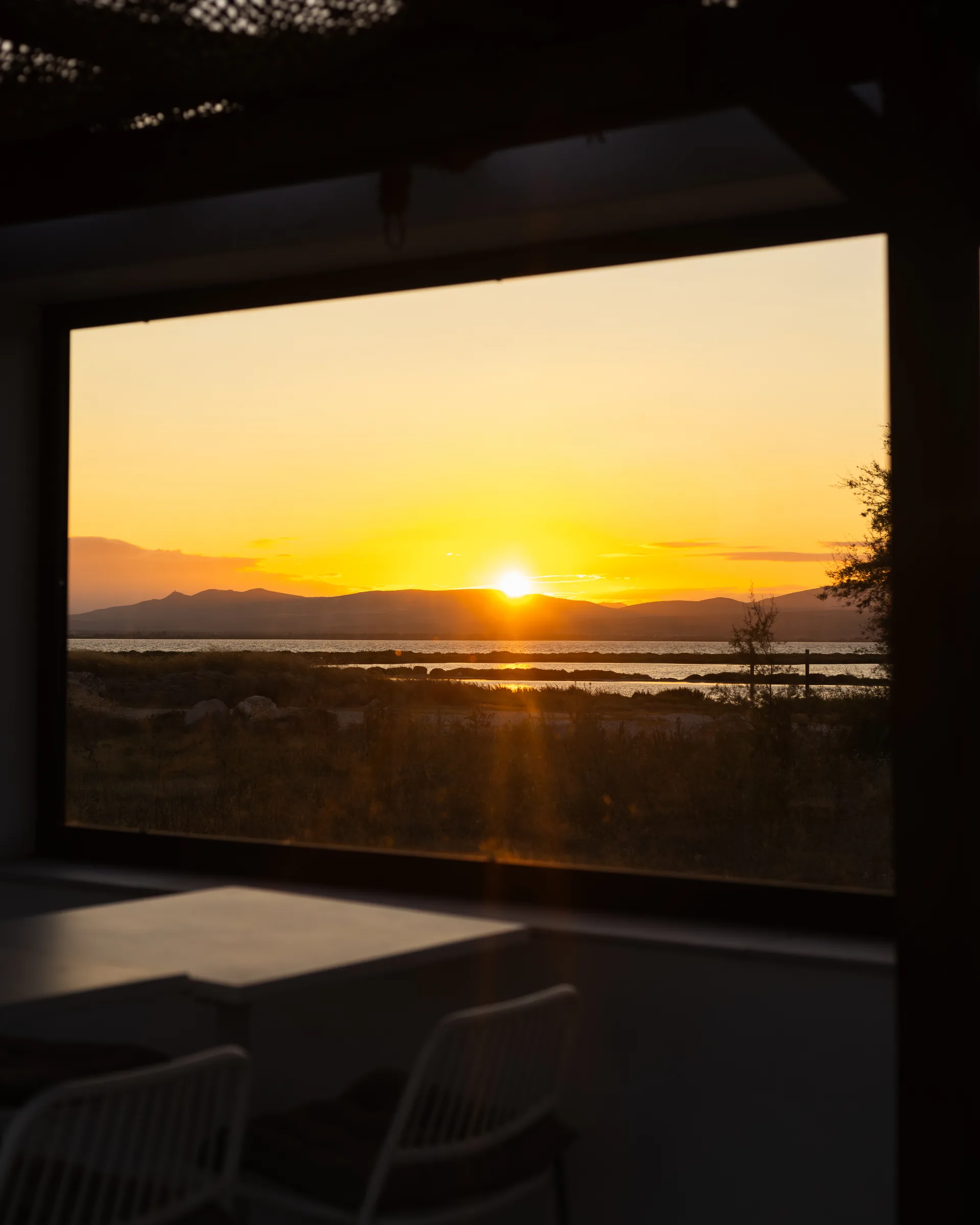 Vue sur les Corbieres au coucher du soleil — cadre zen Villa Arsene